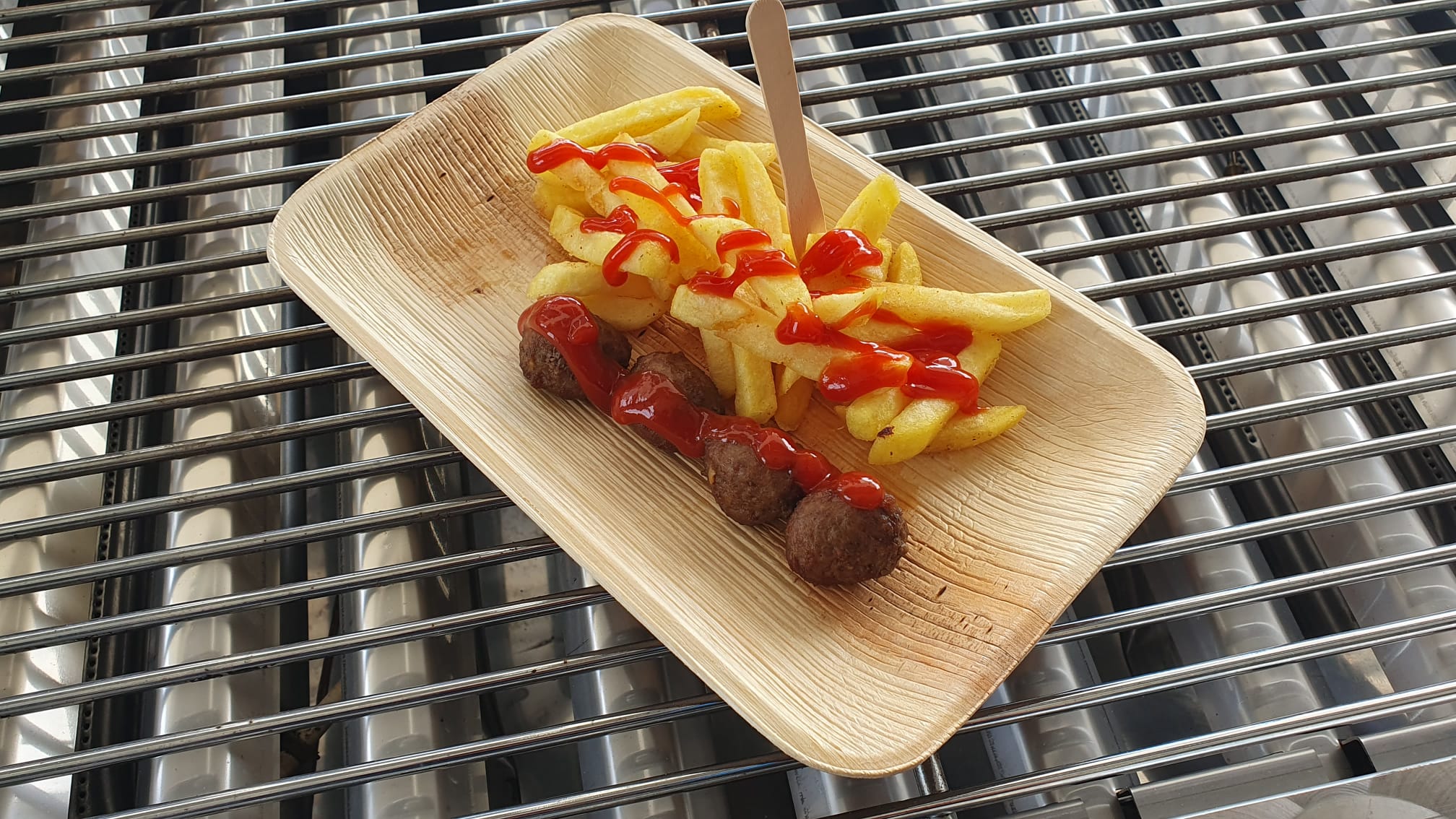 Fleischbälle mit Pommes