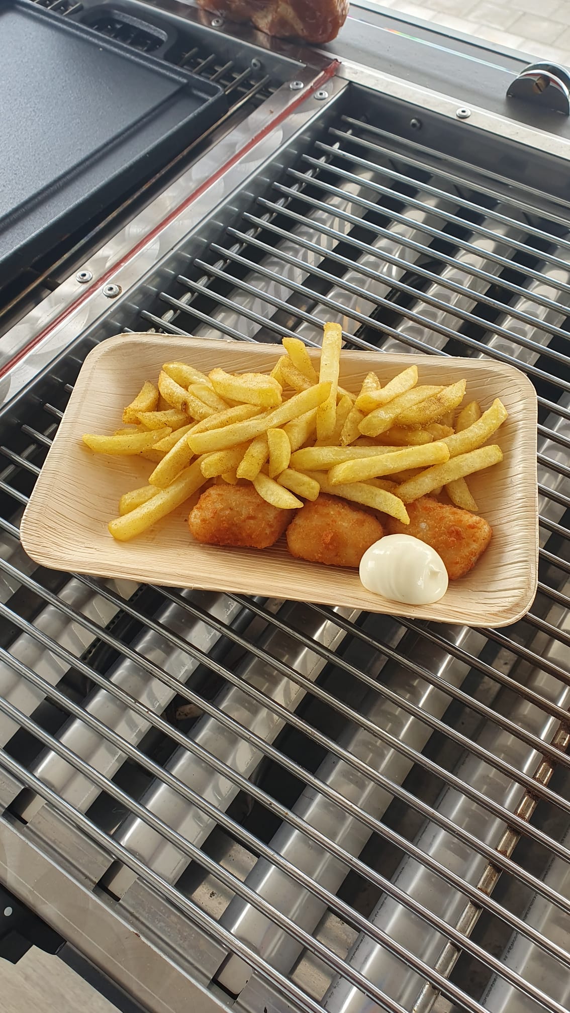 Fisch Nuggets mit Pommes